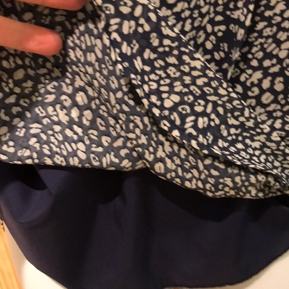 New, Pretty, flowy blue summer flower top. - Picture 4 of 9